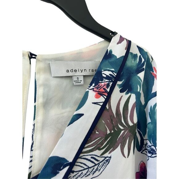 Adelyn Rae Women's Hawaiian Leaf Print V-Neck Fully Lined Romper Size Small - Picture 2 of 7